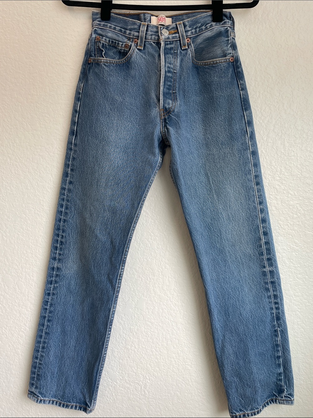 Levi's Men's 501 Button-fly Straight Jeans in Medium Blue Wash 28 x 32 - Picture 6 of 11